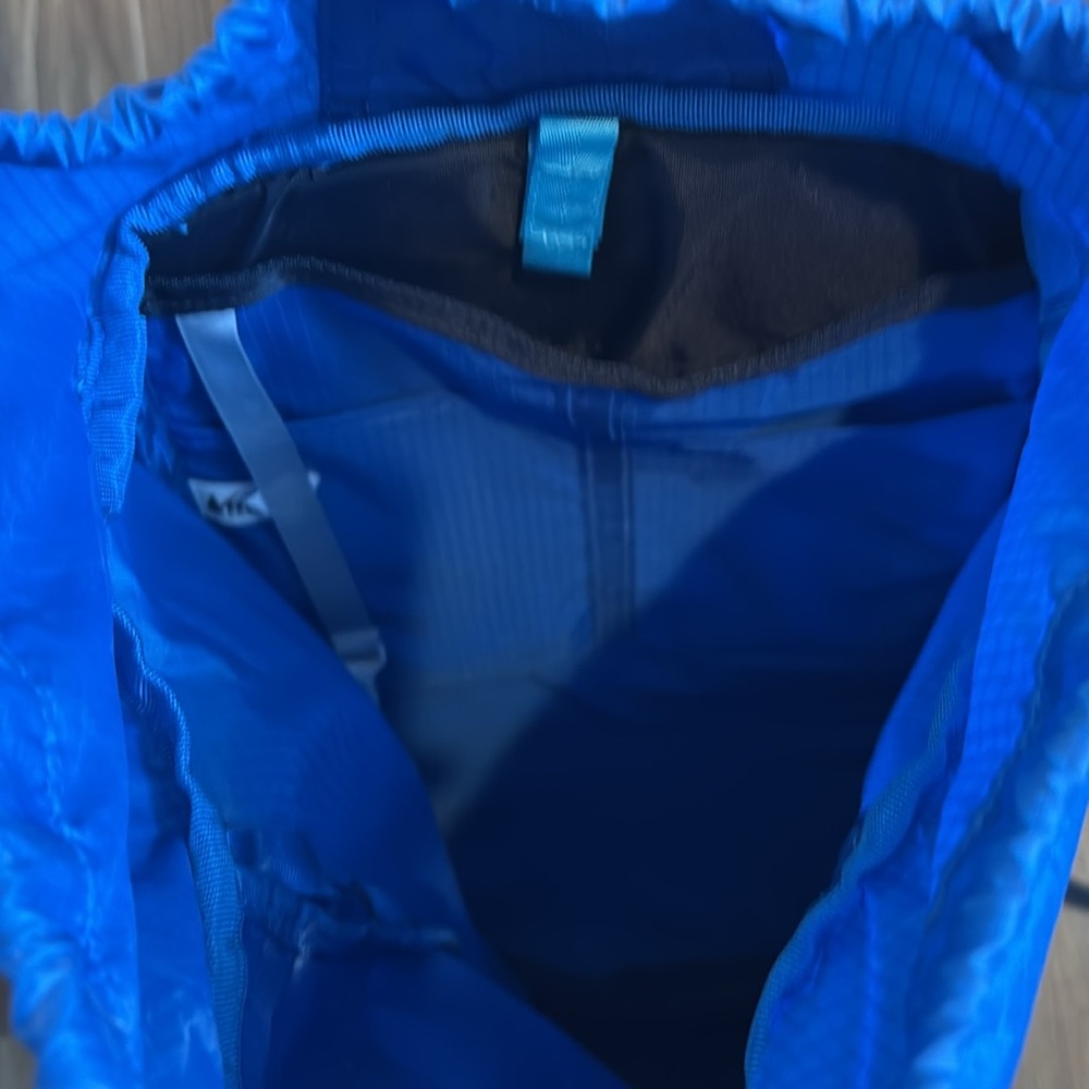 REI Flash 22 Blue Backpack - Picture 4 of 4